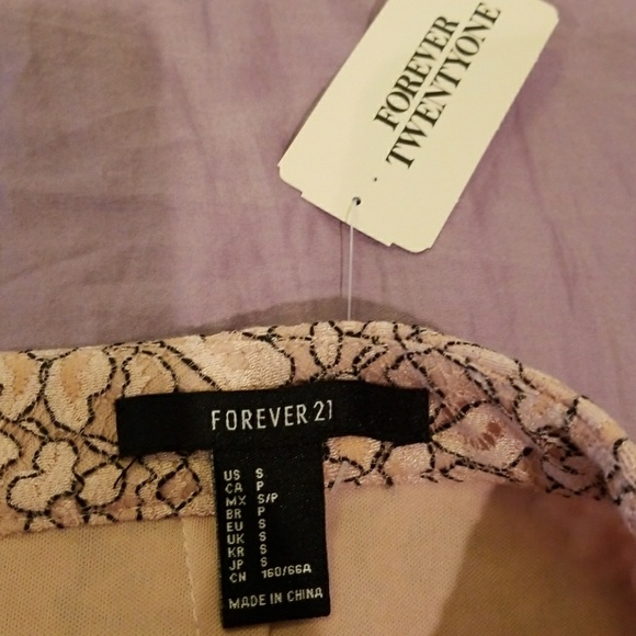 Forever 21 brand new lace skirt - Picture 4 of 4