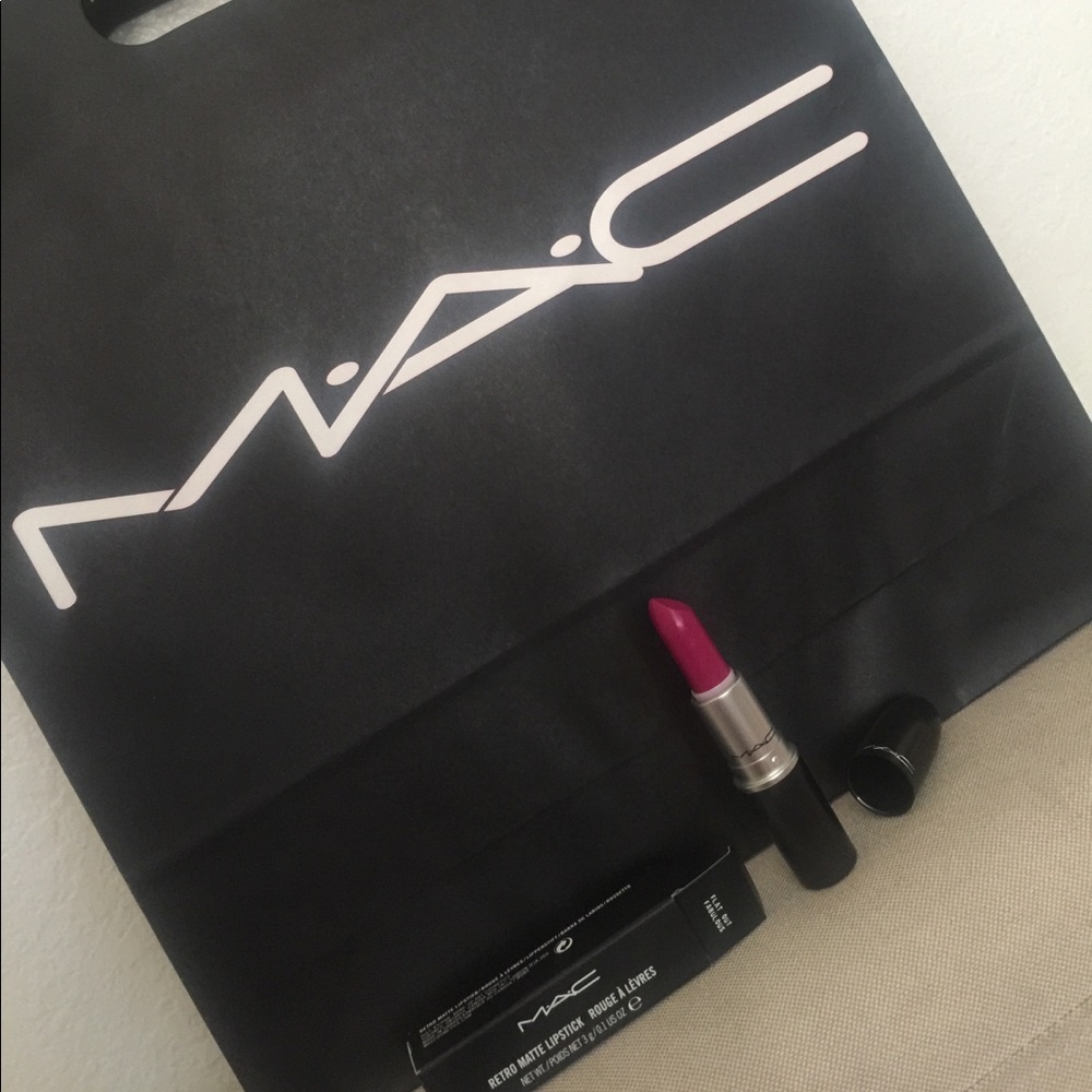 5HR FLASH SALE! Flat out fabulous MAC lipstick