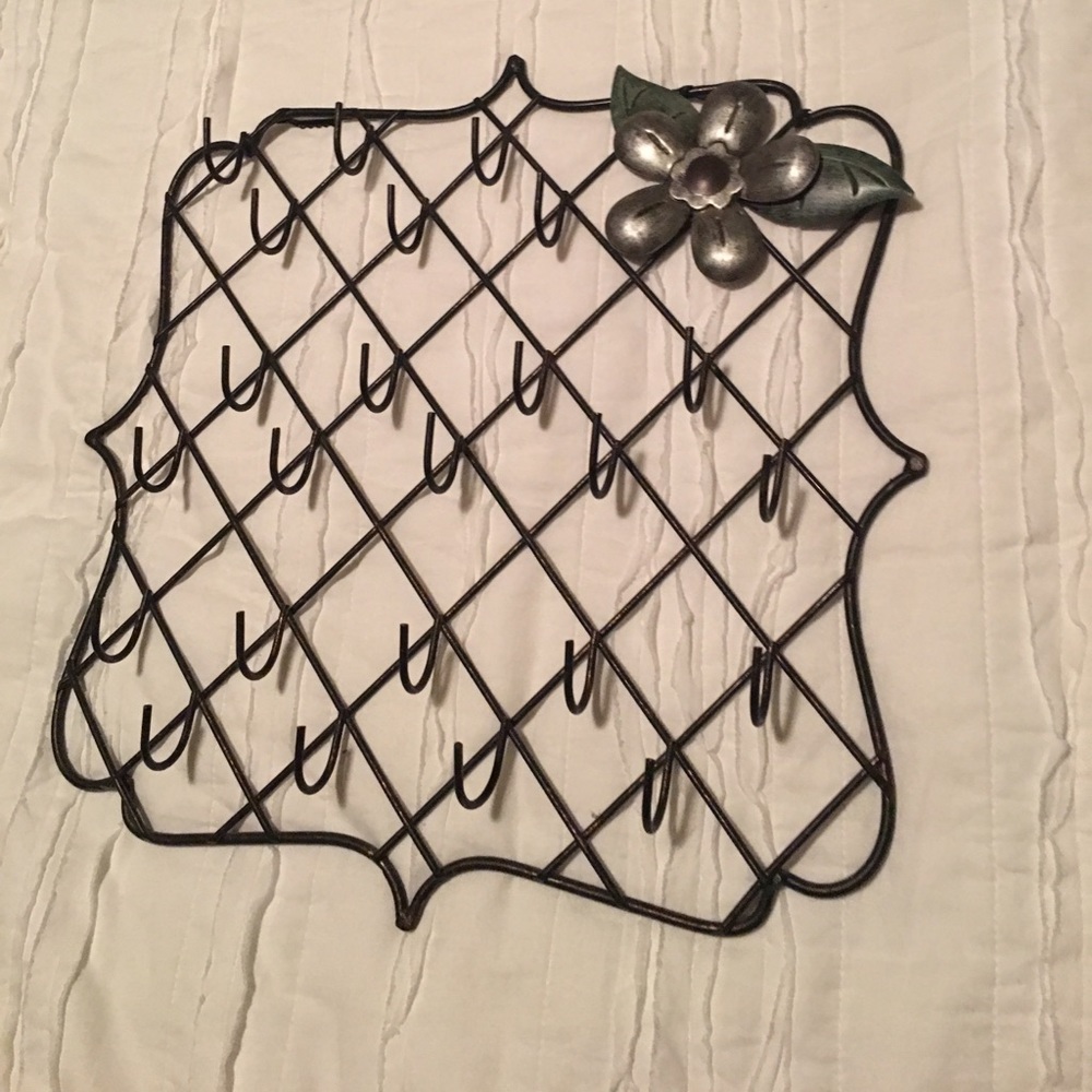 Jewelry/ necklace holder