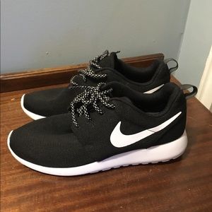 Nike Roche Run Lightweight Running Shoes
