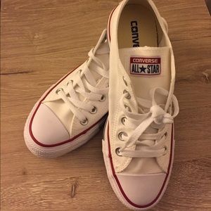 White Low top Converse