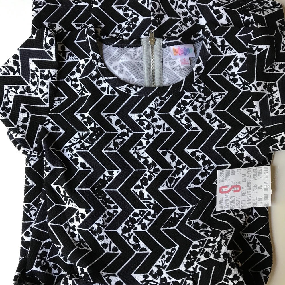 NWT LuLaRoe Small Amelia
