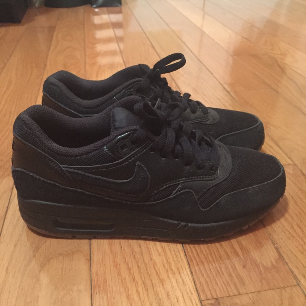 Nike Women's Air Max 1 Essential, Size 8, Black