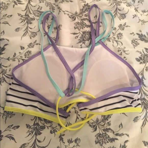 Black and white stripe bikini - Picture 2 of 4