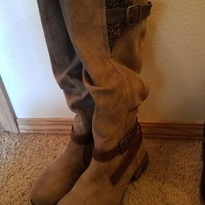 SO brand new size 7 tall riding boots