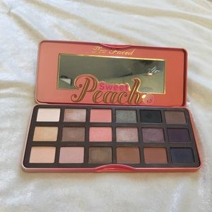 the sweet peach palette is still for sale :)