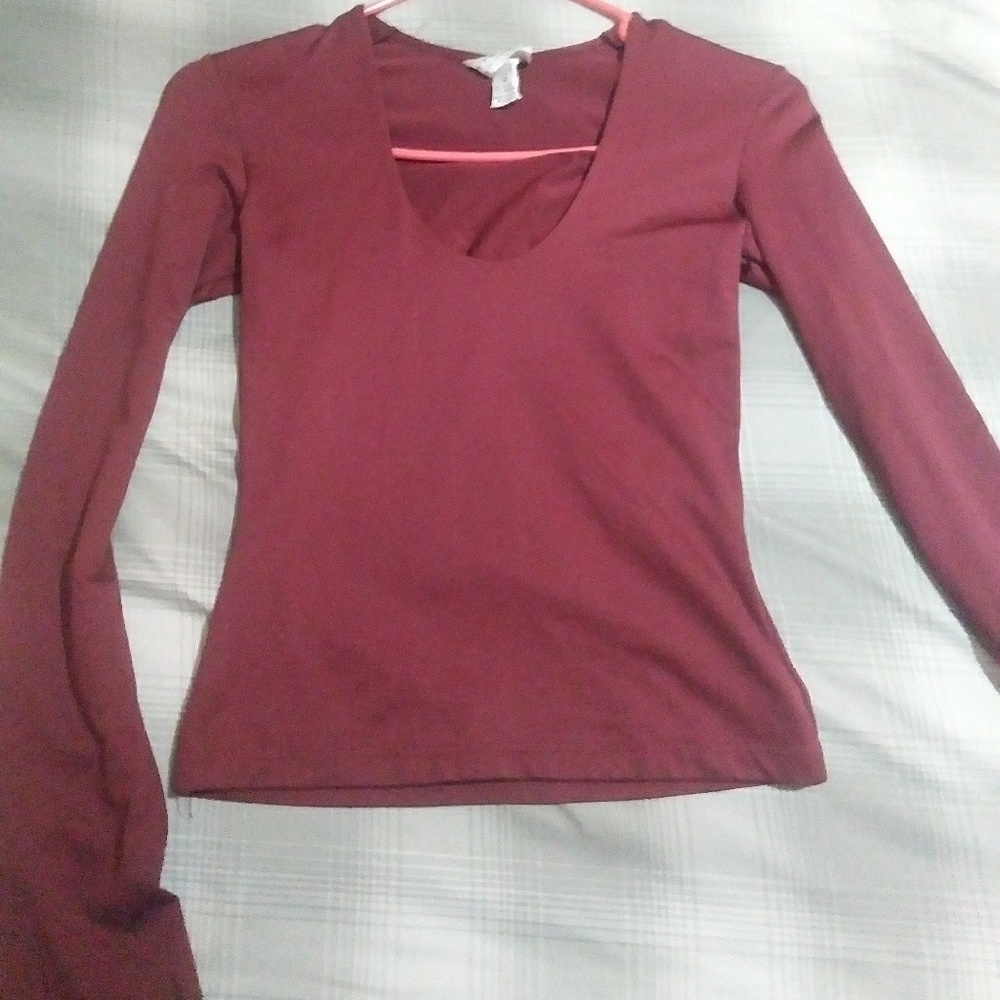 Marron long sleeve v-neck shirt