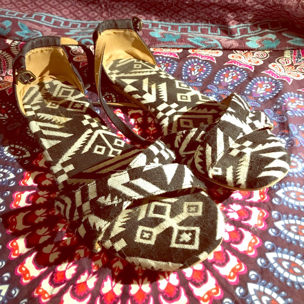Tons Tribal Pattern Sandal