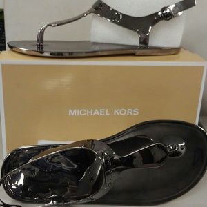 (WEEKEND SALE) 🔥🔥New Michael Kors Sandals Size 6