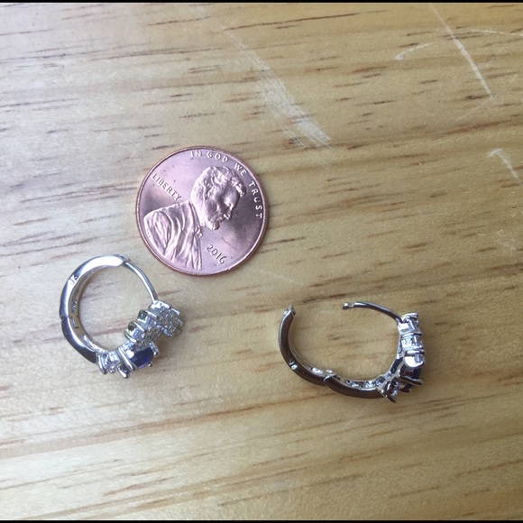 Blue Sapphire and CZ solid 9K White Gold Earrings - Picture 4 of 4