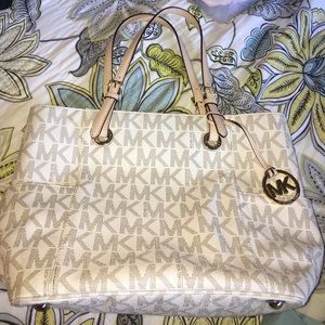 Michael Kors Jet Set Tote