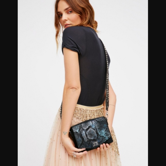 NWOT Free People trendy suede crossbody bag - Picture 4 of 8