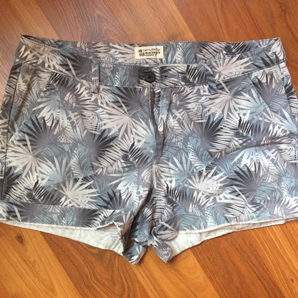UNIQLO Tropical 'Iolani Hawaiian Classics Shorts