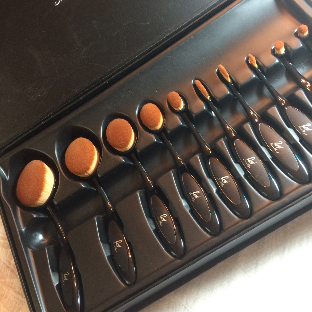 10 piece Oval Makeup Brush Set