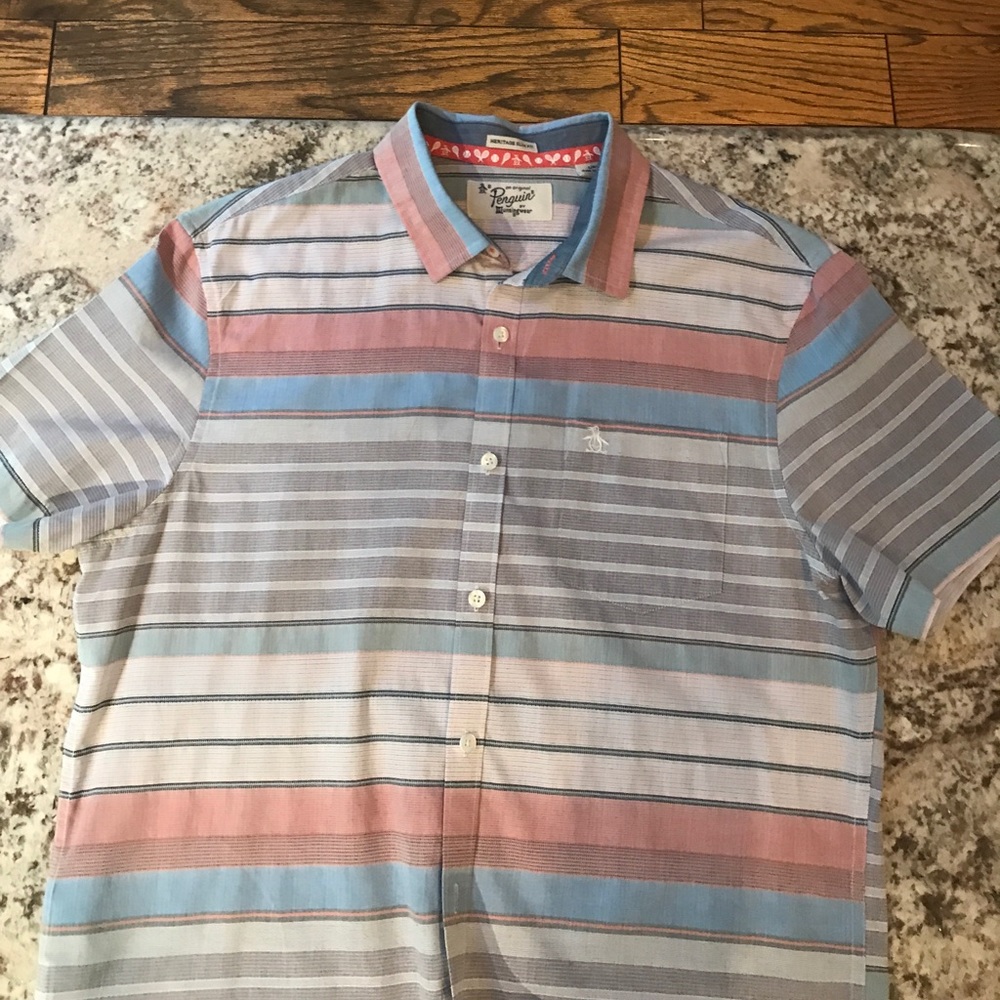 Short sleeved shirt.