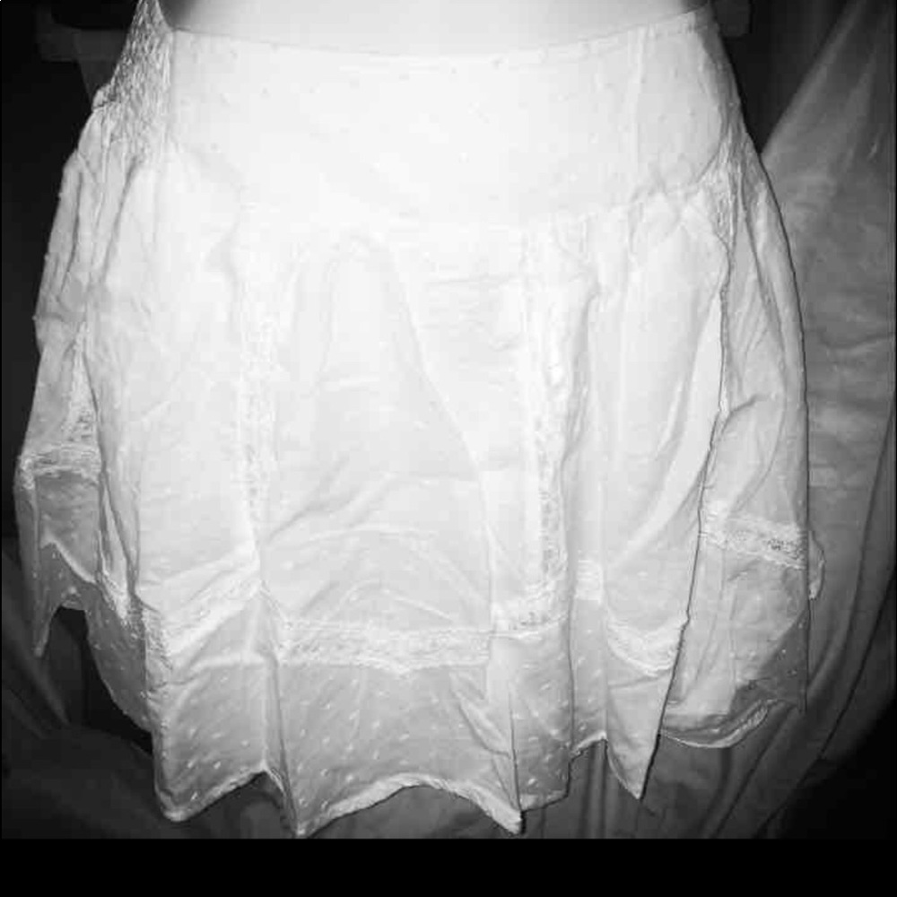 Forever 21 white short eyelet skirt Sz M
