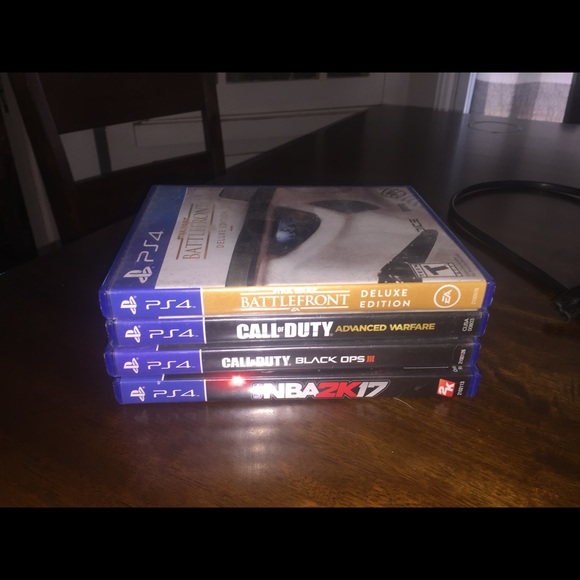 PLAYSTATION 4 - Picture 2 of 4