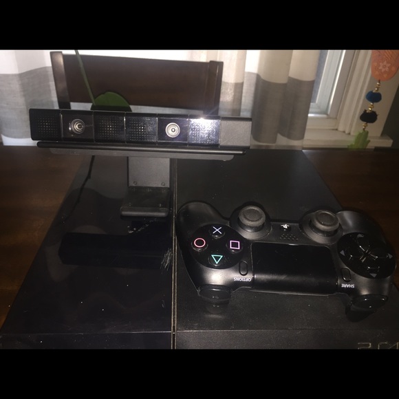 PLAYSTATION 4 - Picture 3 of 4