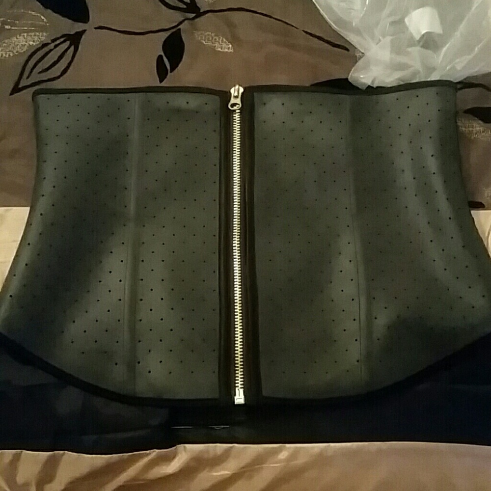 Corset/waist trainer (pratically new wore it once)