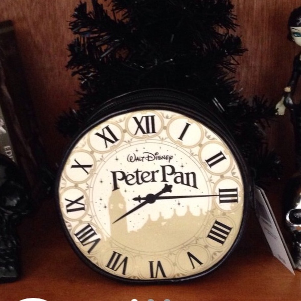 the most amazing little peter pan makeup bag🌛