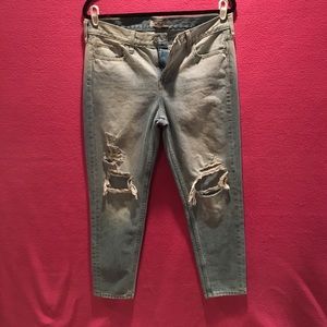 Hollister Boyfriend Fit Distressed Jeans/Size 7