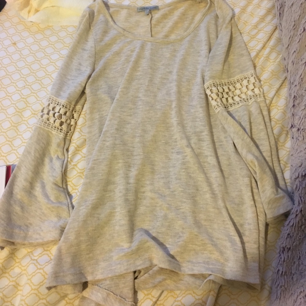 Long sleeve top with cute sleeves :)