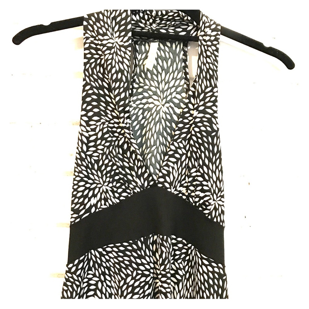 Black & White Floral Print Halter w/ Ties (Size S)