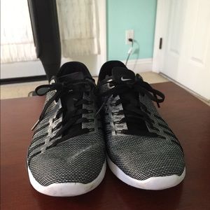 Nike Women's Free Tr 6 Prt Cross Training shoes