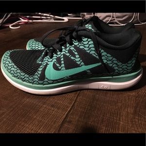 Women's Nike Free Run 4.0 Sneakers