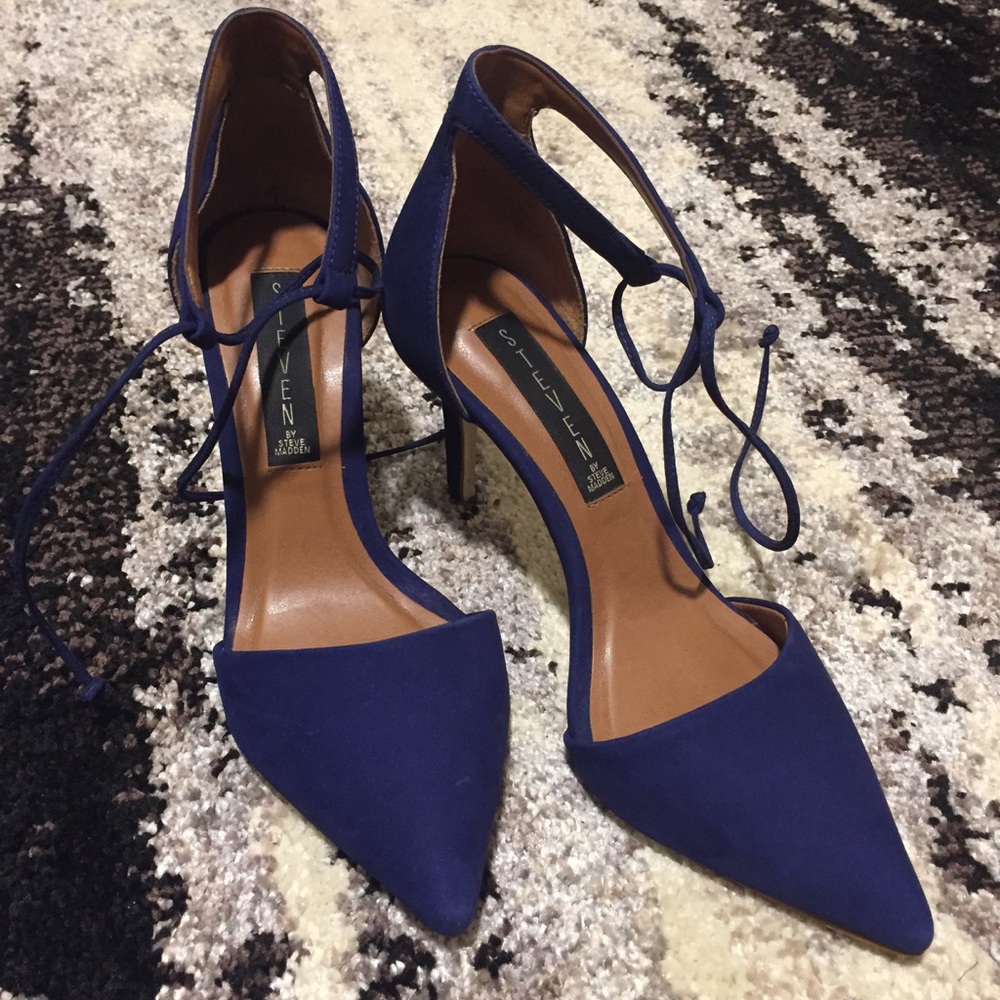 Navy Steve Madden heels size 6.5