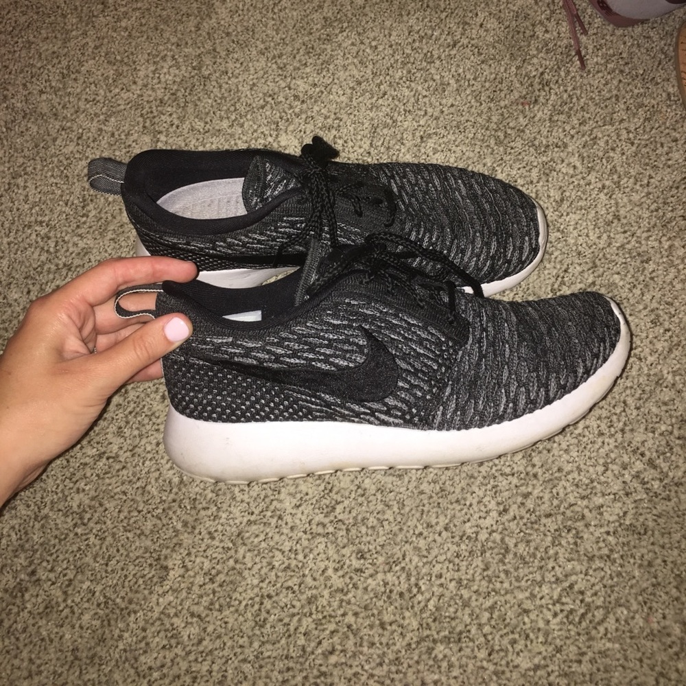 Nike tennis shoes