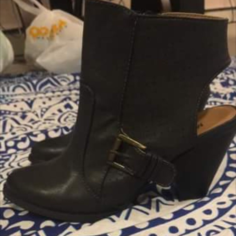 BRAND NEW Booties