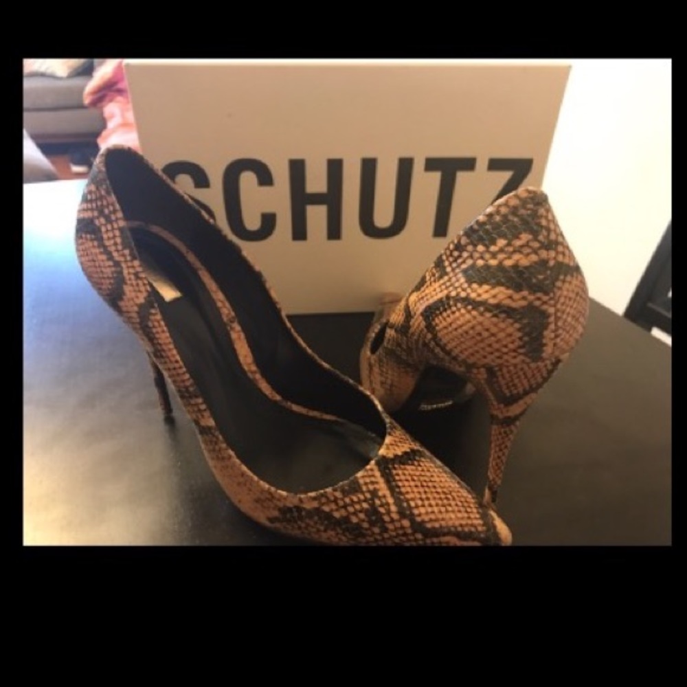 Leather Snake Print Pumps