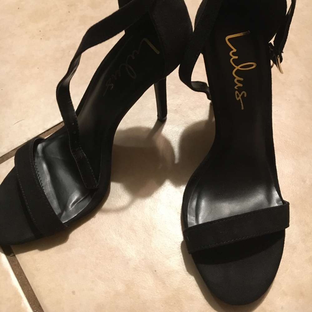Lulus black single strap heel