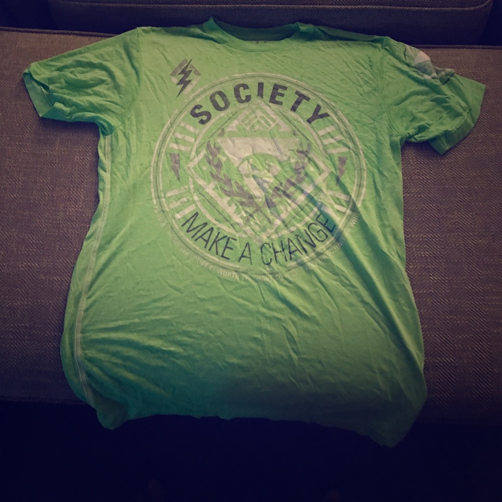 Tee shirt