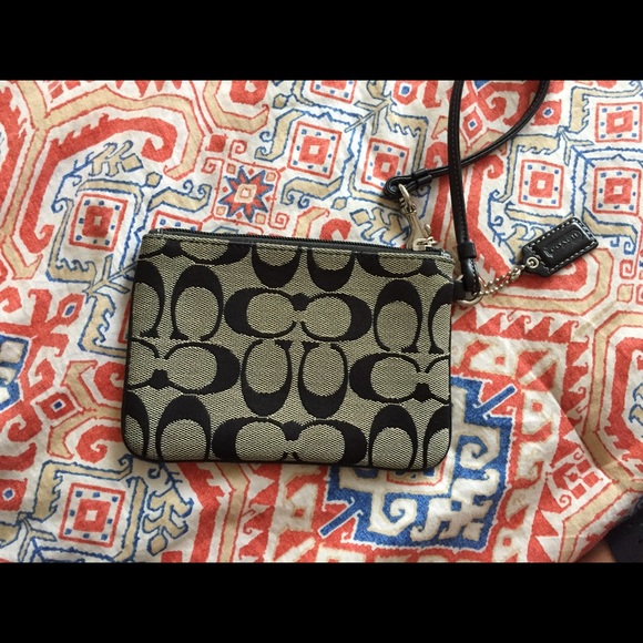 Coach wristlet - Picture 3 of 3