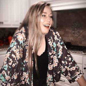 Meet your Posher, Ashlee