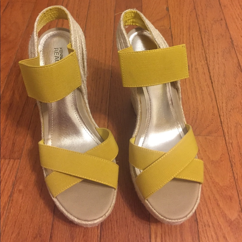 Kenneth Cole Reaction yellow wedges size (7)