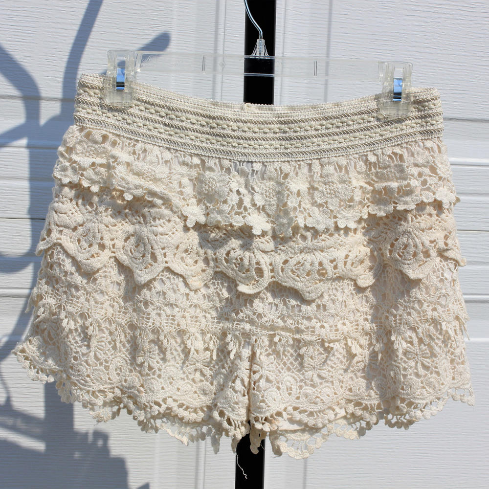 Rue 21 Creme Lace Shorts