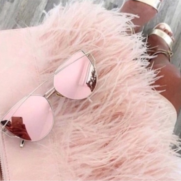 Gorgeous Rose Gold Mirrored Sunglasses - Picture 5 of 8