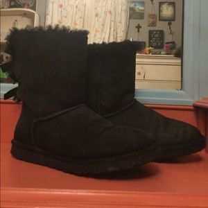 Black bowtie barely worn UGGs