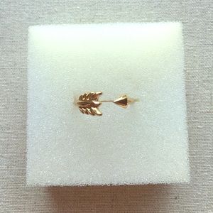 Stella & Dot Gold Arrow Ring