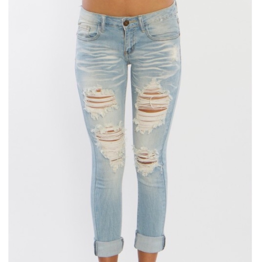 Light wash destroy skinny jeans
