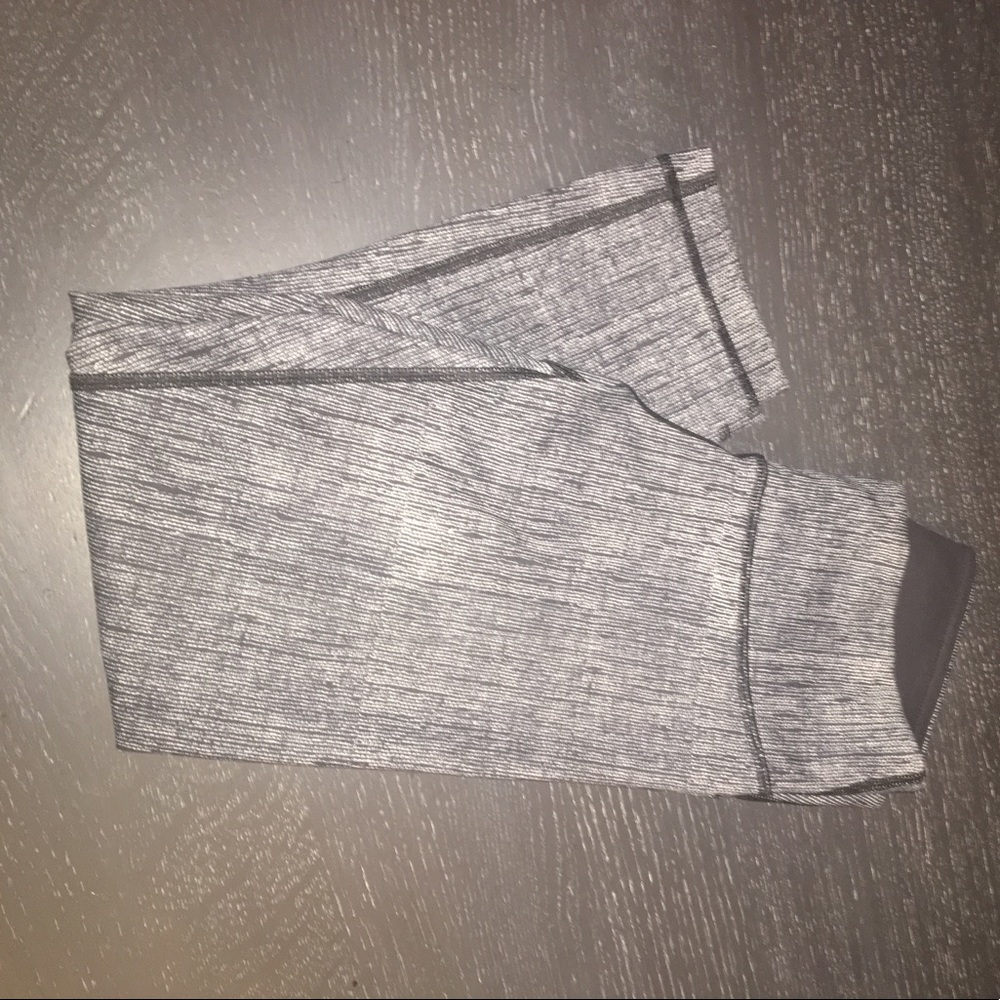 Lululemon Wunder Under cropped pants