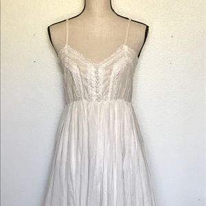 Forever 21 SZ M embroidered front dress B37