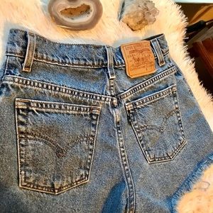 🎀High Waisted Levi's Cutoffs🎀