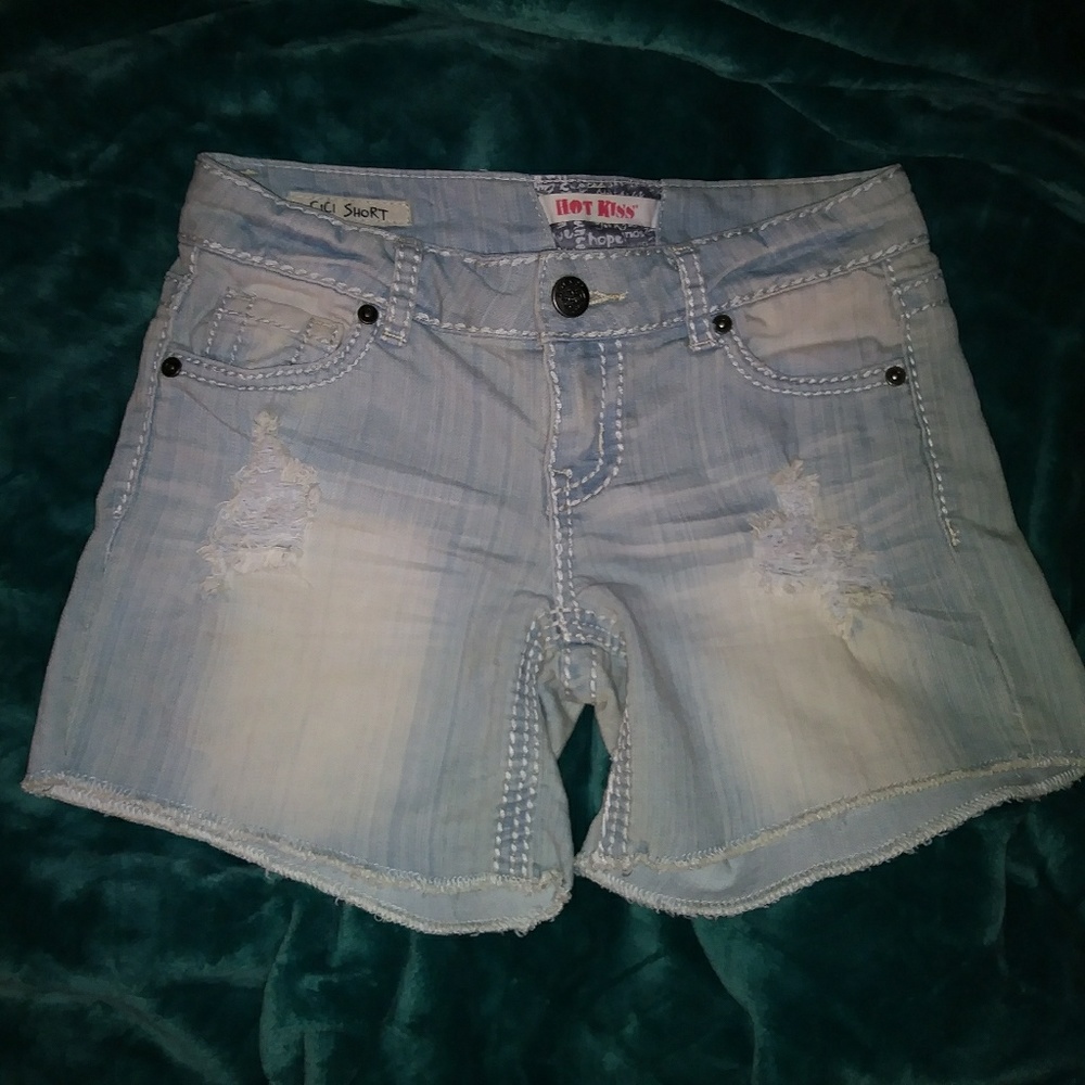 SOLD 🎉Distressed Shorts 🎉