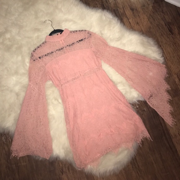 MINKPINK Dresses & Skirts - Bell sleeve lace dress