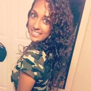 Meet your Posher, Divina