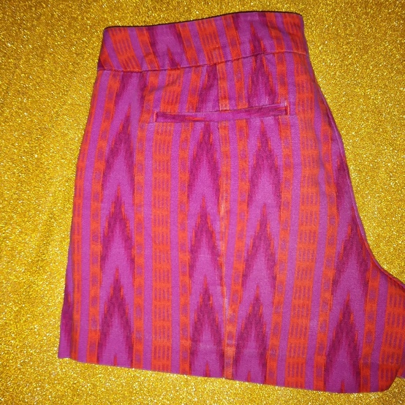 SOLD 🎉 GAP Aztec Shorts 🎉 - Picture 2 of 2